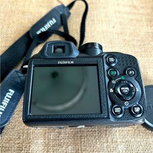 Fujifilm Finepix S1000 10.0 Mega pixels